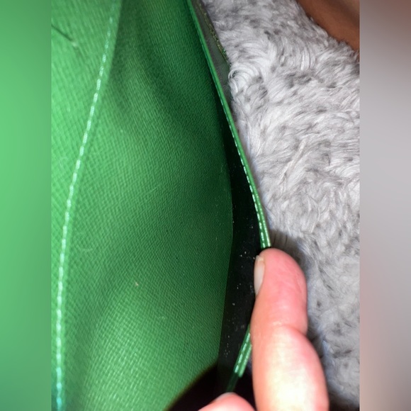 LOUIS VUITTON LV authentic GREEN EPI cardholder wallet PASSPORT HOLDER LIKE NEW - Picture 8 of 11